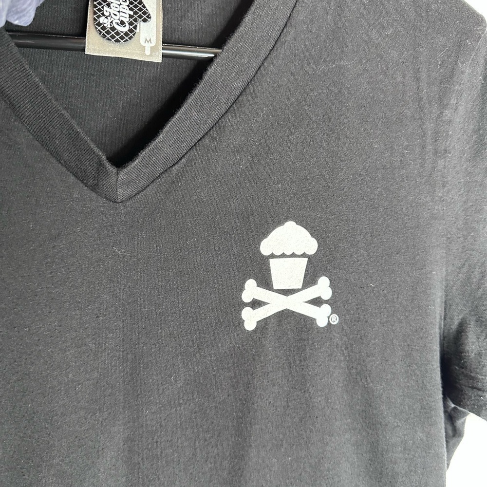 Johnny Cupcakes T-shirt - Picture 3 of 6